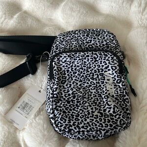 VOORAY NWT lightweight crossbody